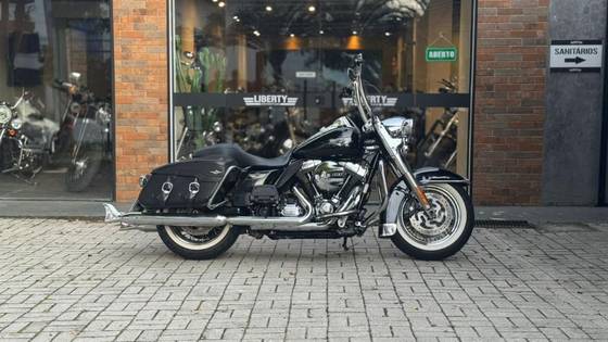 HARLEY-DAVIDSON ROAD KING CLASSIC 